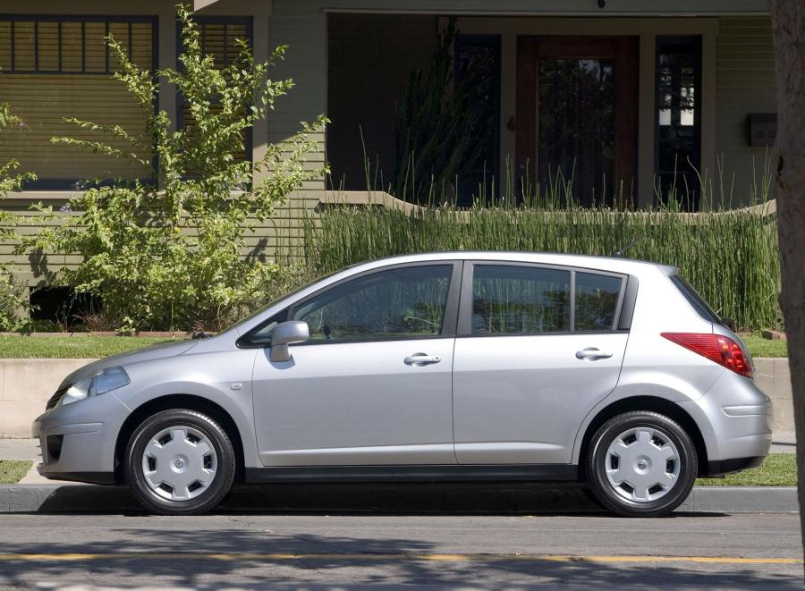  Nissan Versa Hatchback 2006 года  (фото 7 из 7)
